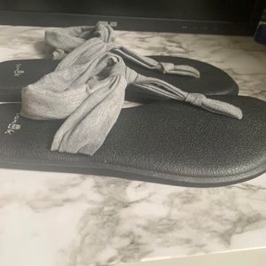 Sanuk sandal (washable)